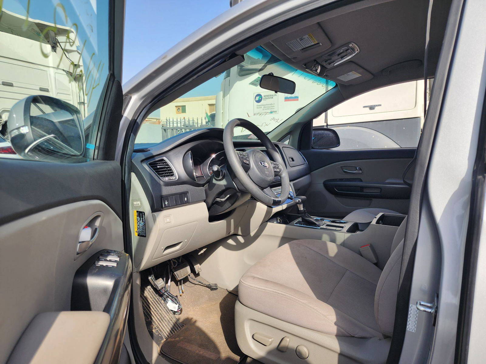 2019 KIA SEDONA — 111613 Miles — Lot 40669377 — Souq - Marhaba Auctions Used Cars - Image 9