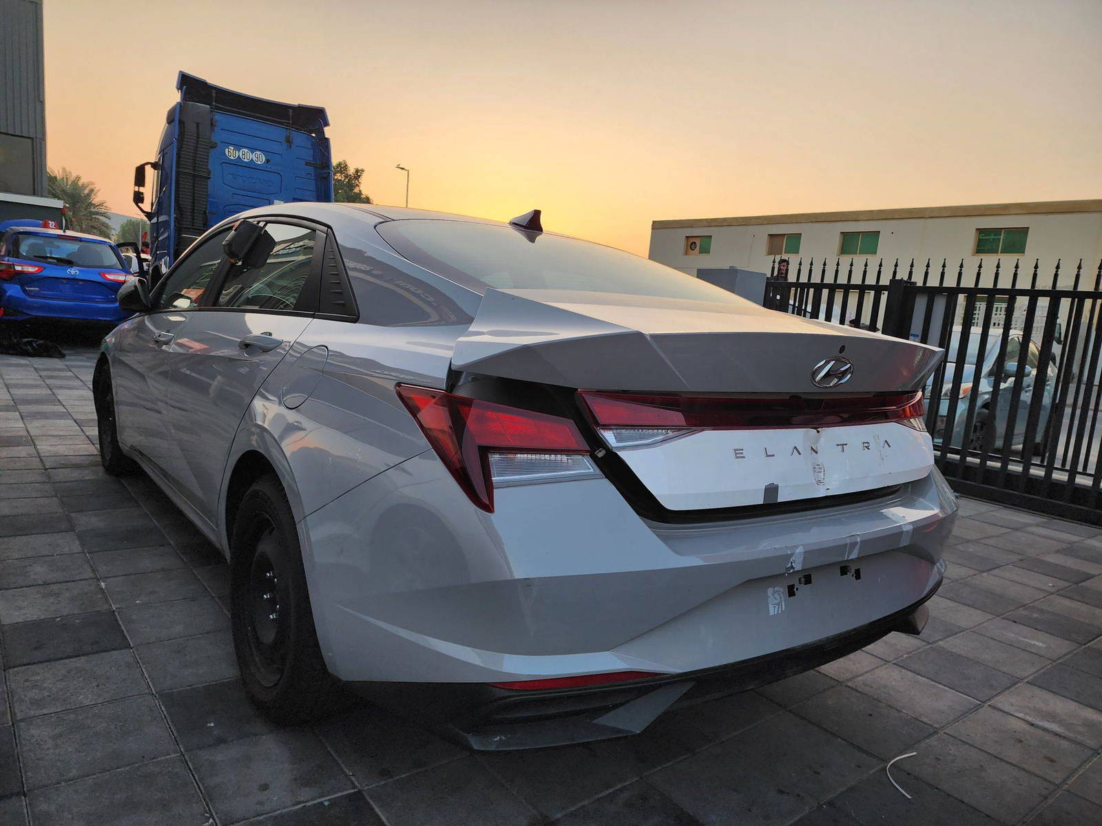2021 HYUNDAI ELANTRA — 79774 KM — Lot 41279 — Al Quoz - Marhaba Auctions Used Cars - Image 5