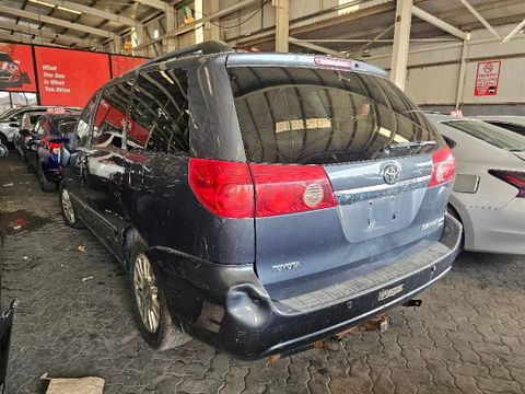 TOYOTA SIENNA