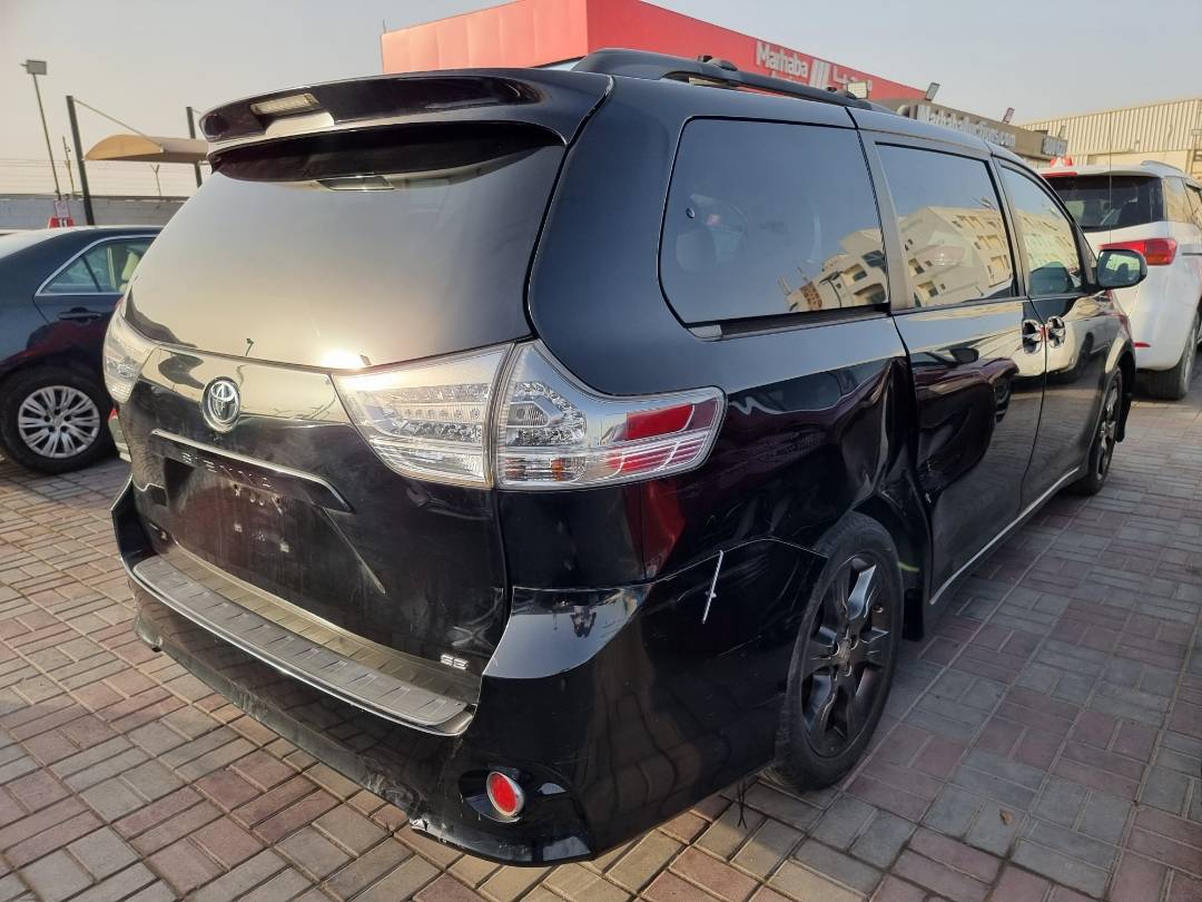 2011 TOYOTA SIENNA — 202096 Miles — Lot 215478 — Souq - Marhaba Auctions Used Cars - Image 4