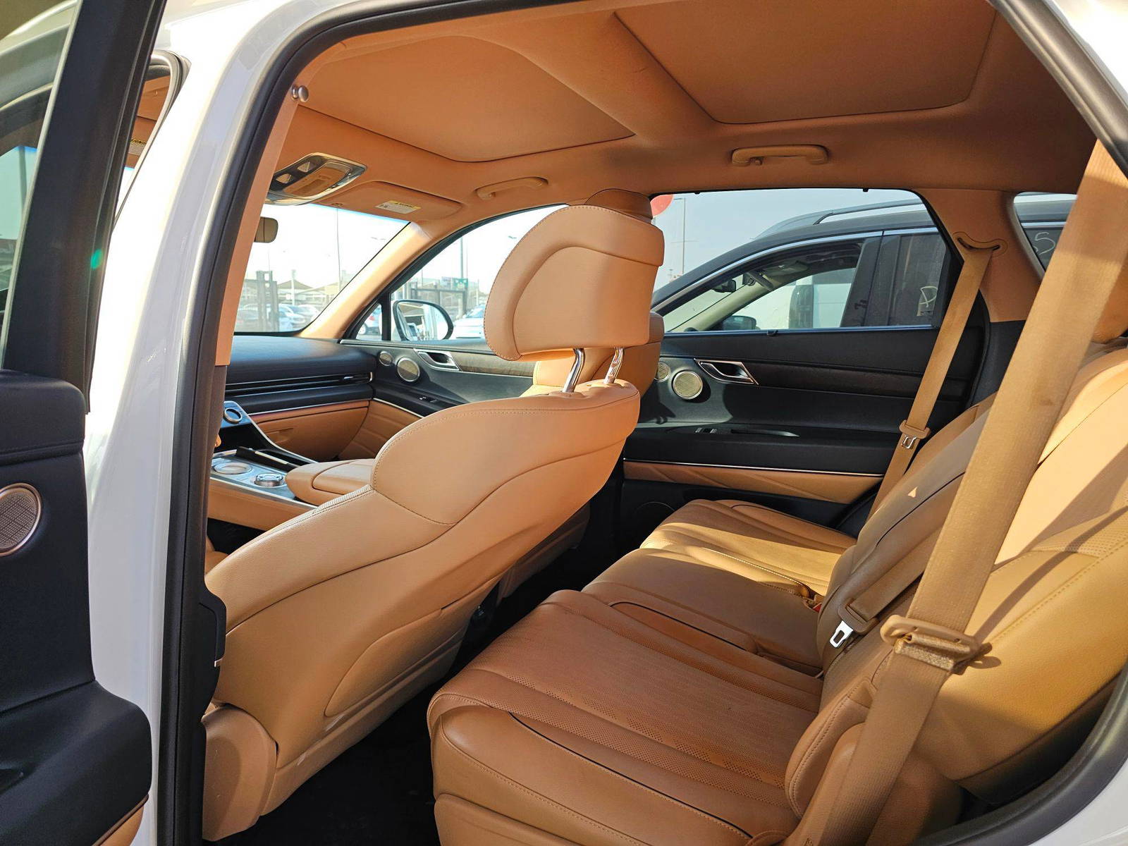 2021 GENESIS GV80 BASE — 39411 KM — Lot U067360 — Souq - Marhaba Auctions Used Cars - Image 6