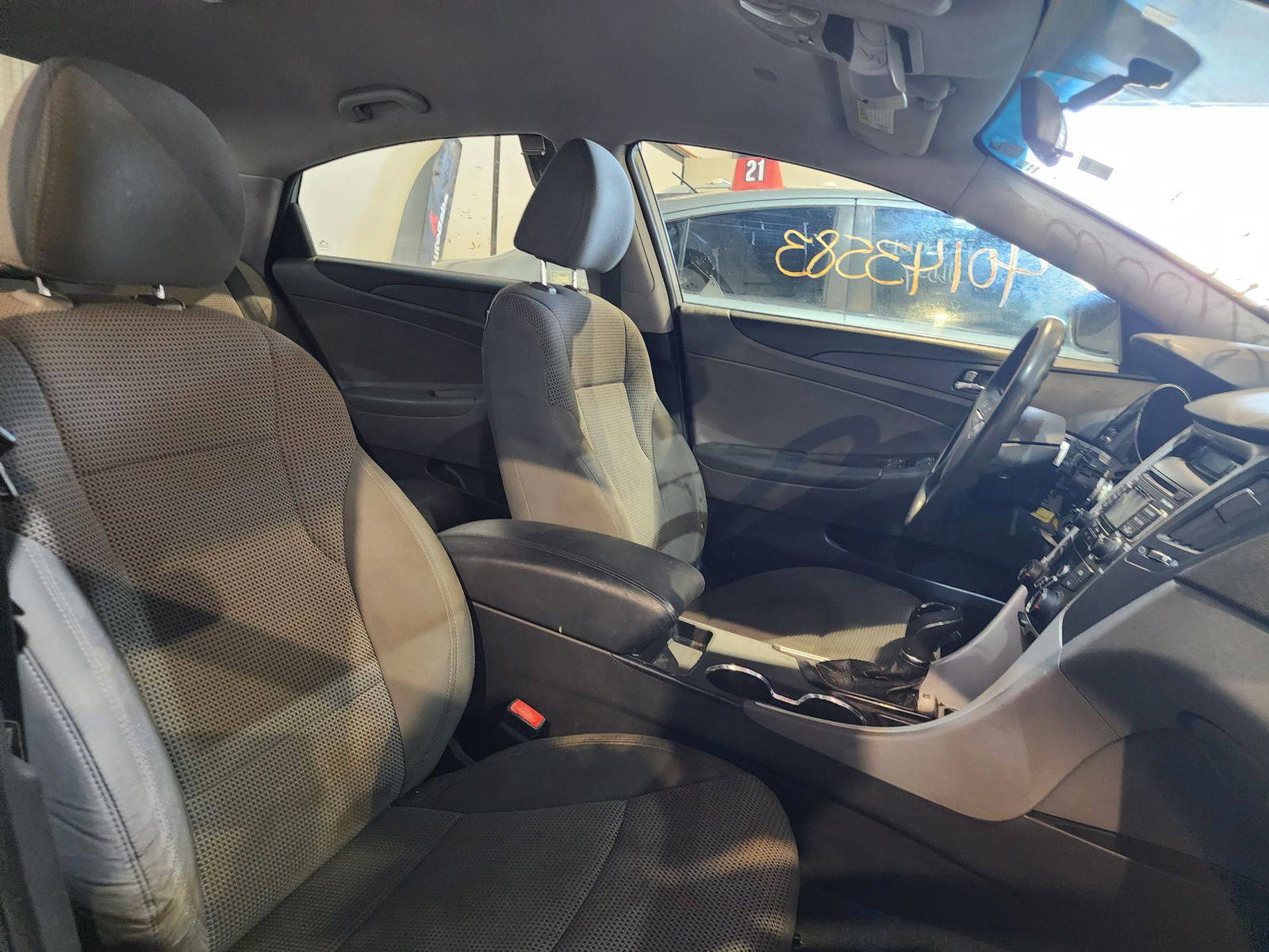 2011 HYUNDAI SONATA — 215800 Miles — Lot 241041 — Al Quoz - Marhaba Auctions Used Cars - Image 9