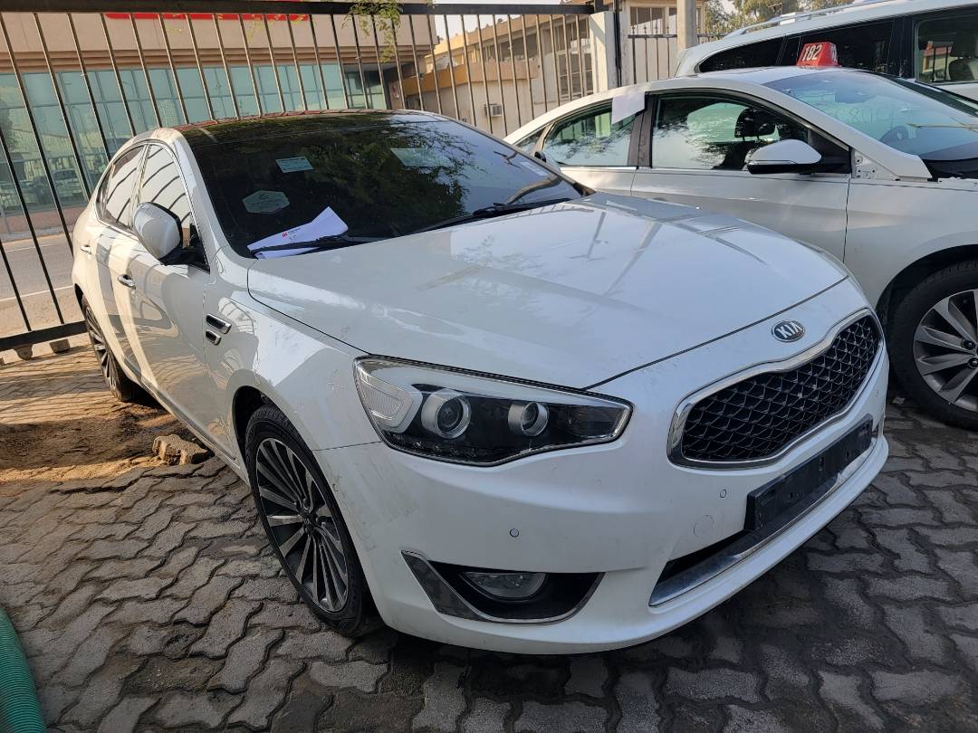 2013 KIA K7 — 143221 KM — Lot 104753 — Main - Marhaba Auctions Used Cars - Image 4