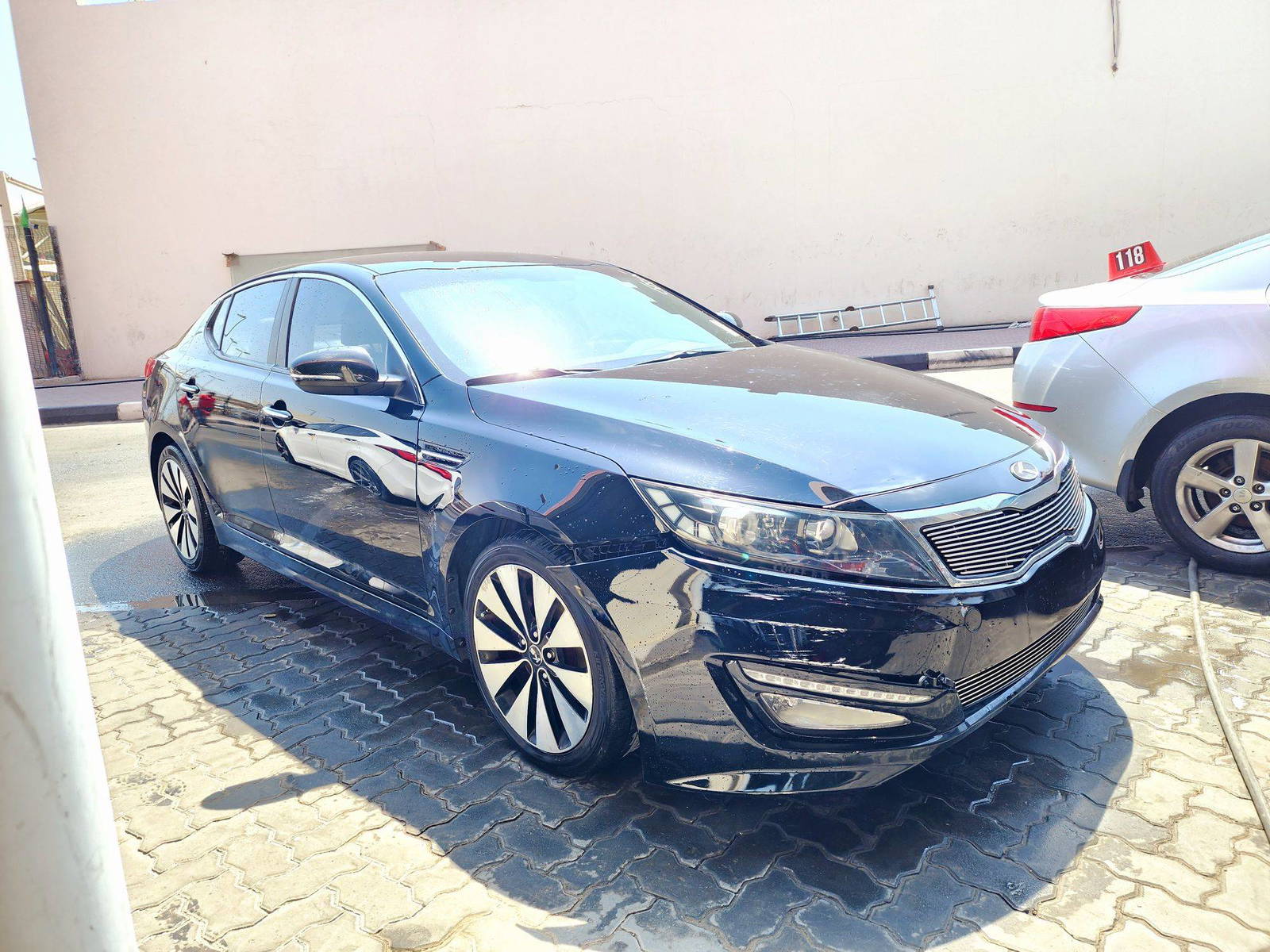 2011 KIA K5 — 163264 KM — Lot 081678 — Souq - Marhaba Auctions Used Cars - Image 4