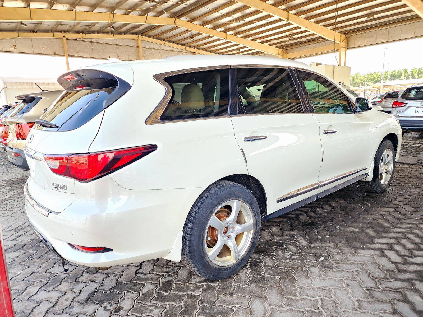 2018 INFINITI QX60 — 118135 KM — Lot 63342024 — Souq - Marhaba Auctions Used Cars - Image 3