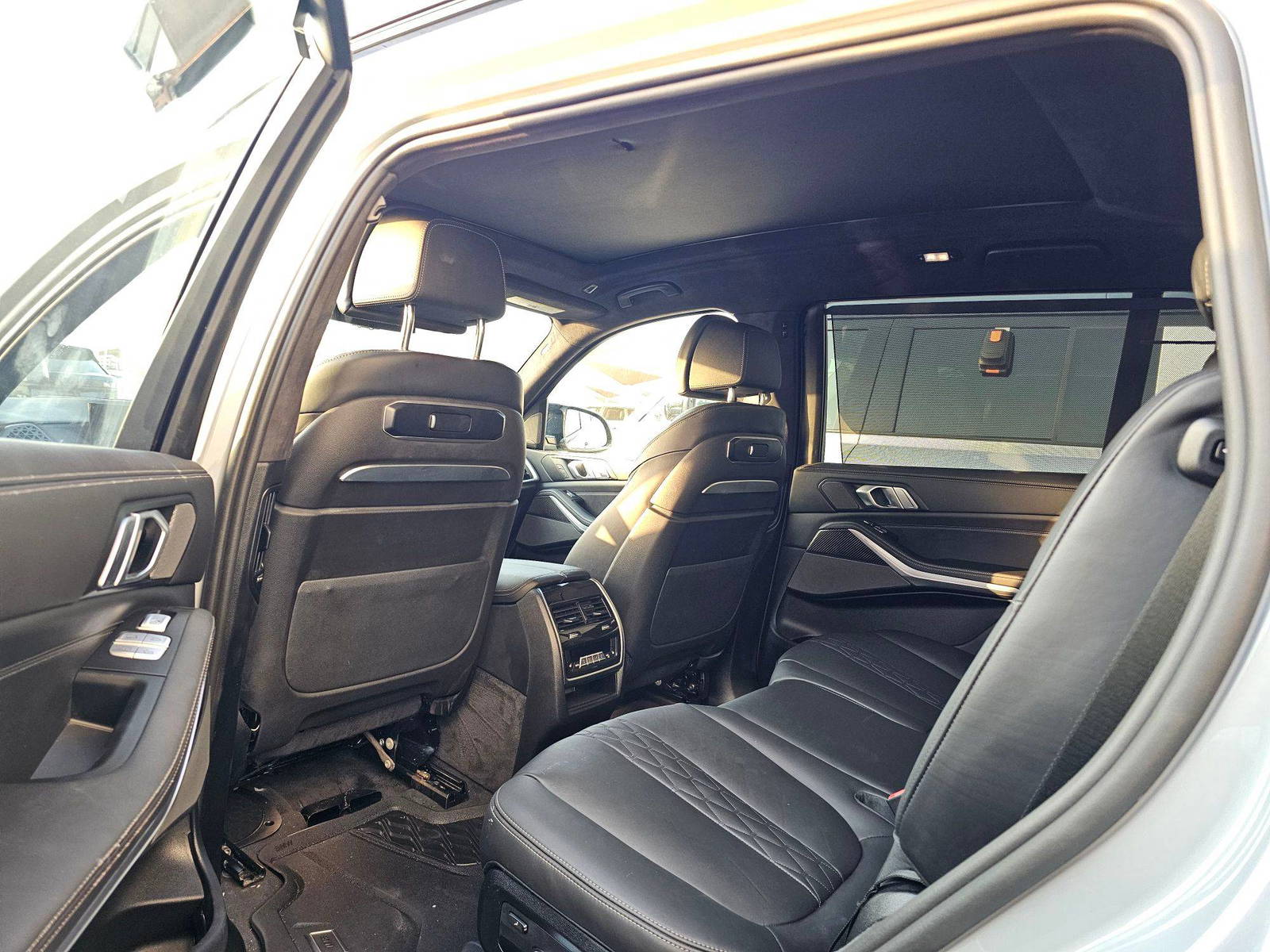 2025 BMW X7 M60I — 3401 Miles — Lot 41938338 — Souq - Marhaba Auctions Used Cars - Image 6