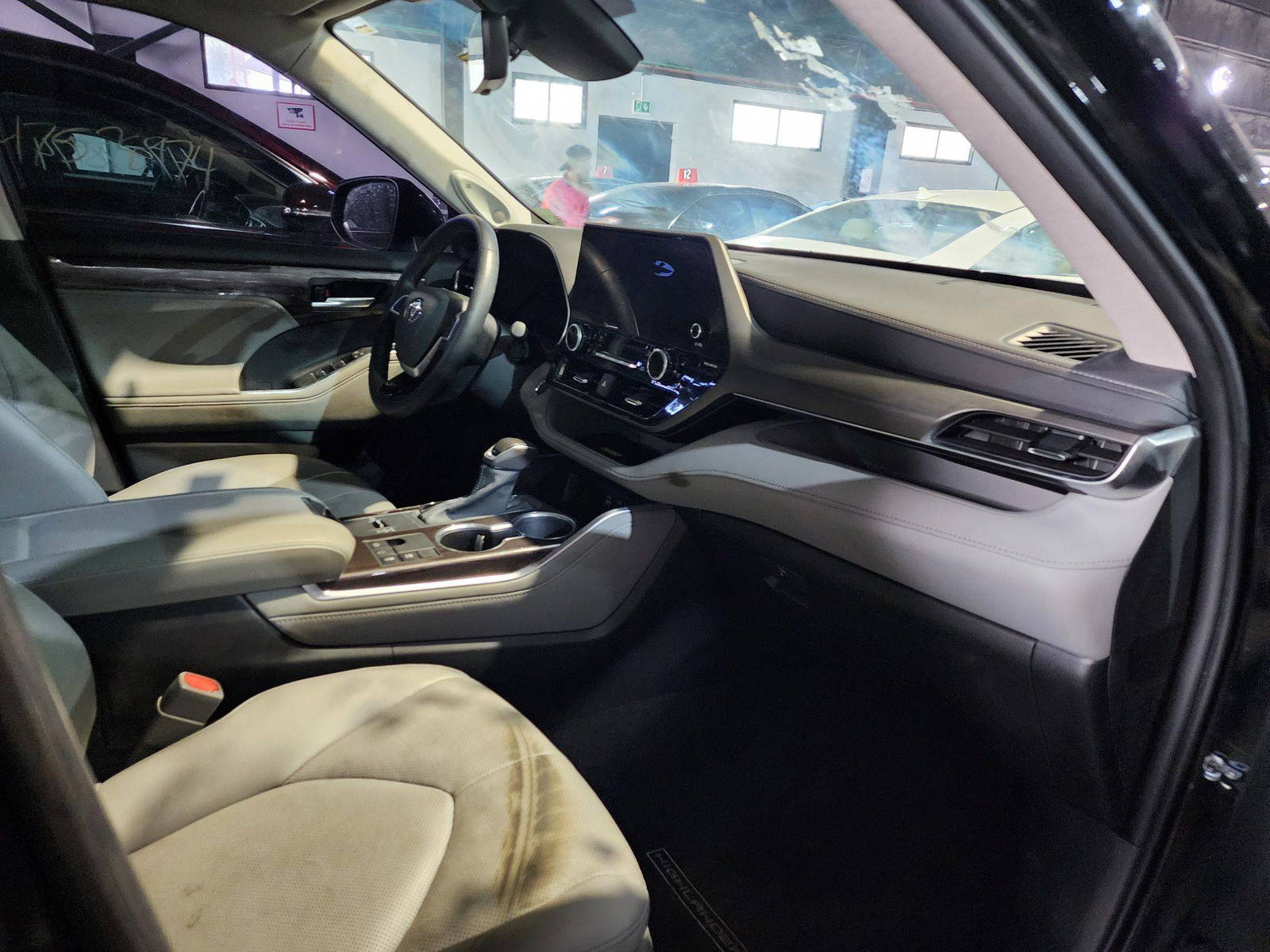 2023 TOYOTA HIGHLANDER — 11021 Miles — Lot 69798993 — Main - Marhaba Auctions Used Cars - Image 8