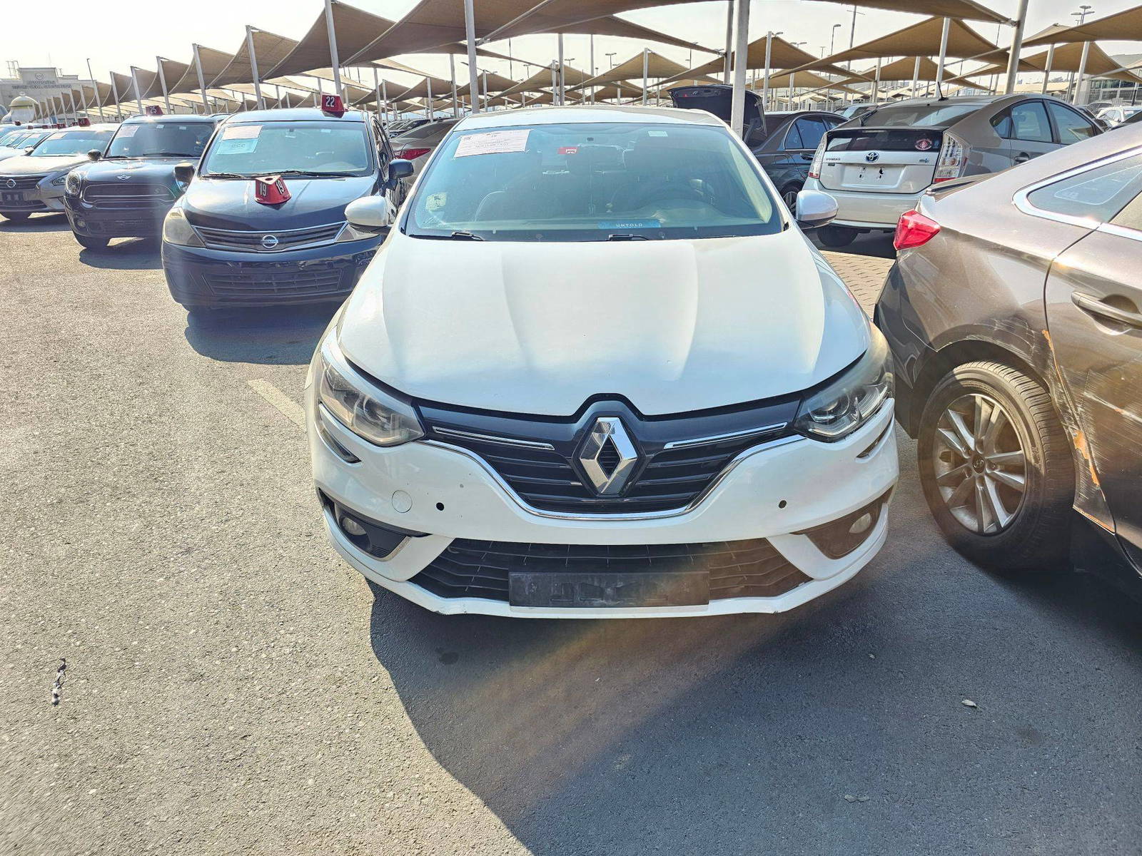 2018 RENAULT MEGAN — 199598 KM — Lot 563015 — Souq - Marhaba Auctions Used Cars - Image 4