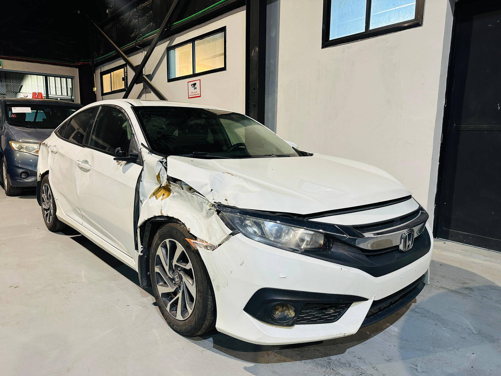 2017 HONDA CIVIC — 223237 KM — Lot 8735 — Al Quoz - Marhaba Auctions Used Cars - Image 5