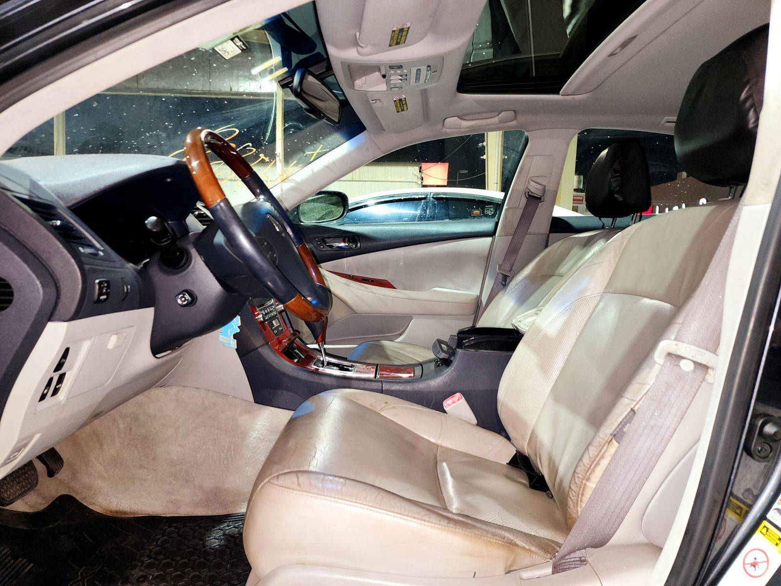 2009 LEXUS ES 350 — 209571 Miles — Lot 40670838 — Souq - Marhaba Auctions Used Cars - Image 9