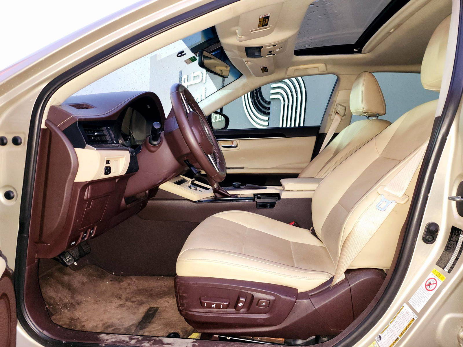 2016 LEXUS ES 350 — 114208 Miles — Lot U019061 — Souq - Marhaba Auctions Used Cars - Image 9
