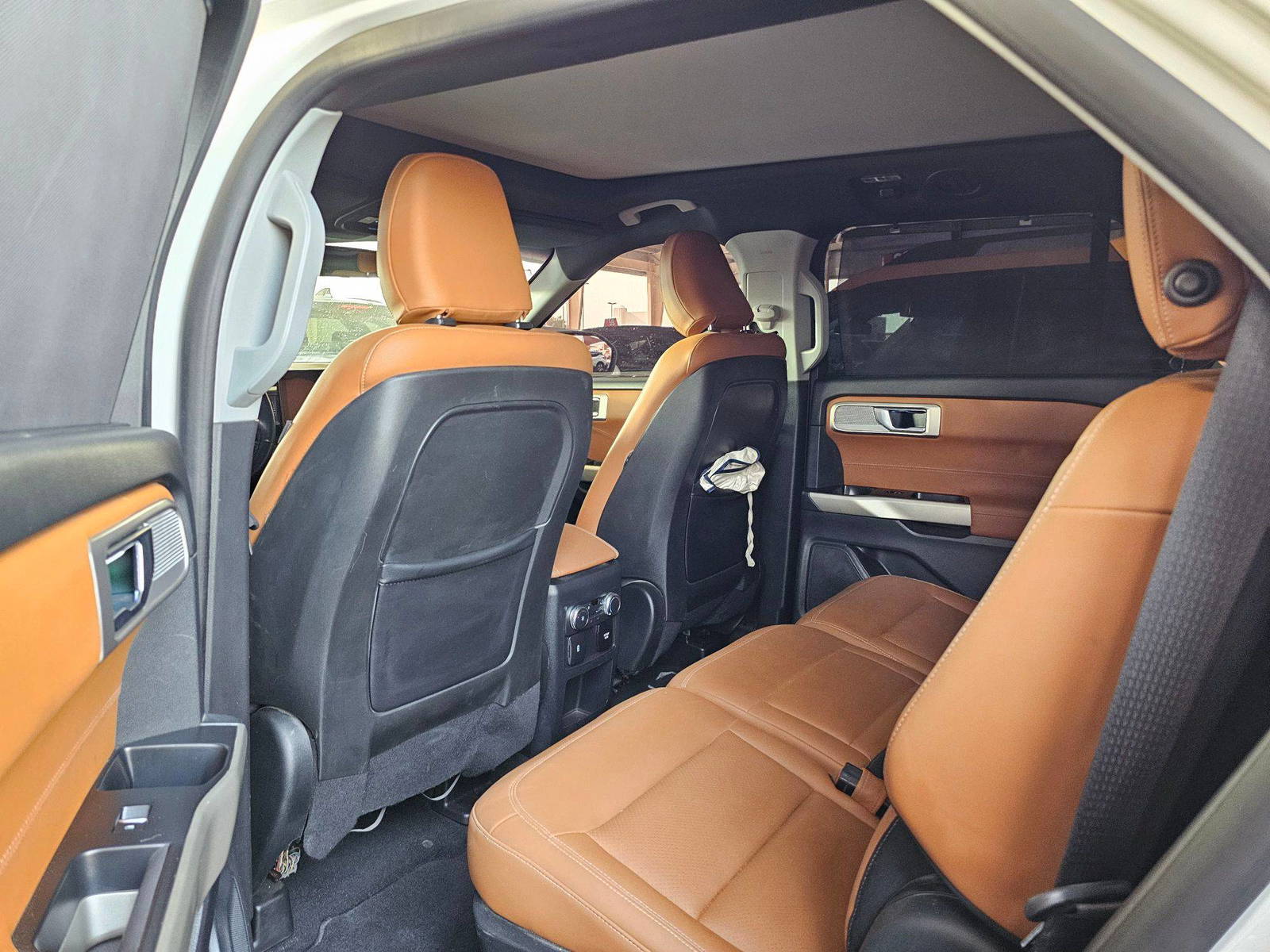 2020 FORD EXPLORER — 66719 KM — Lot LGC70083 — Souq - Marhaba Auctions Used Cars - Image 6