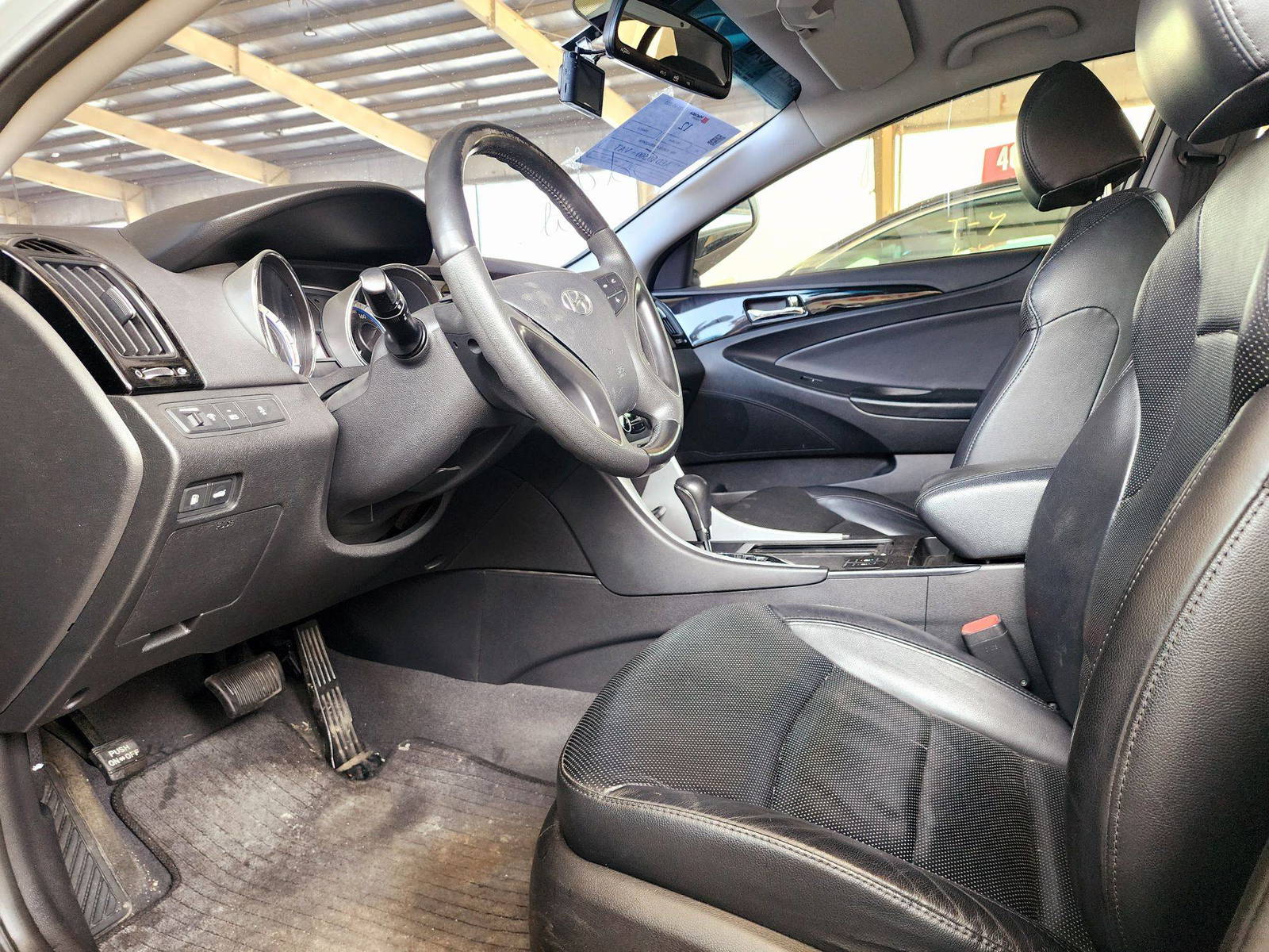 2011 HYUNDAI SONATA — 132684 KM — Lot 254930 — Souq - Marhaba Auctions Used Cars - Image 8