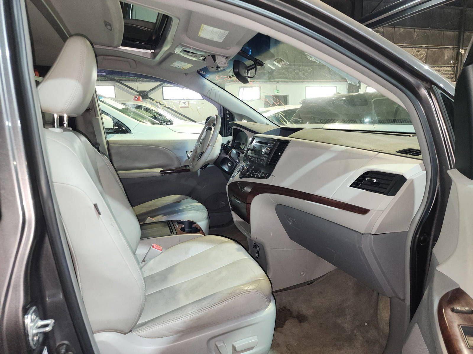 2013 TOYOTA SIENNA — 165275 Miles — Lot 060453 — Main - Marhaba Auctions Used Cars - Image 9