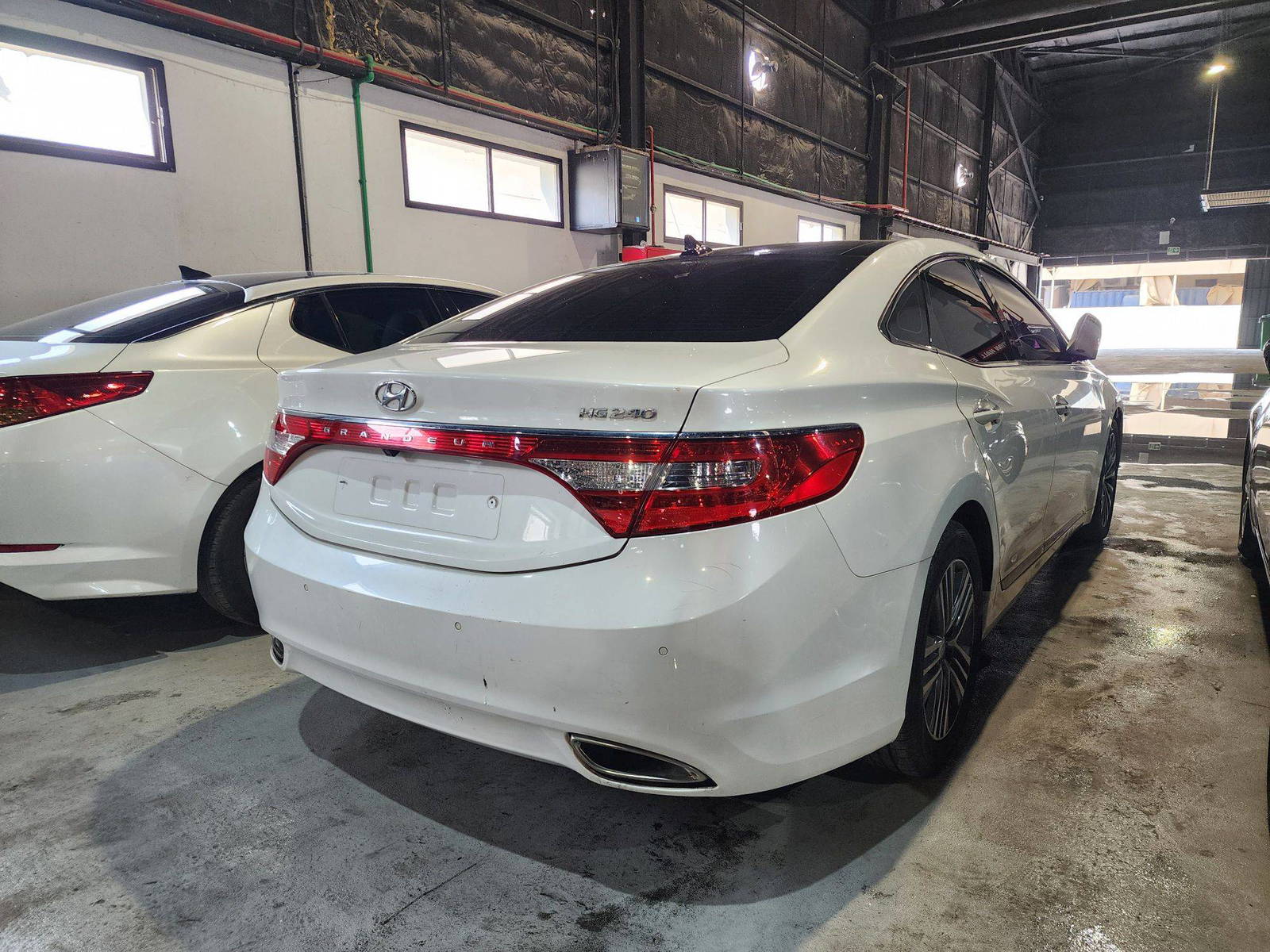 2013 HYUNDAI GRANDEUR — 158951 KM — Lot 233902 — Al Quoz - Marhaba Auctions Used Cars - Image 5