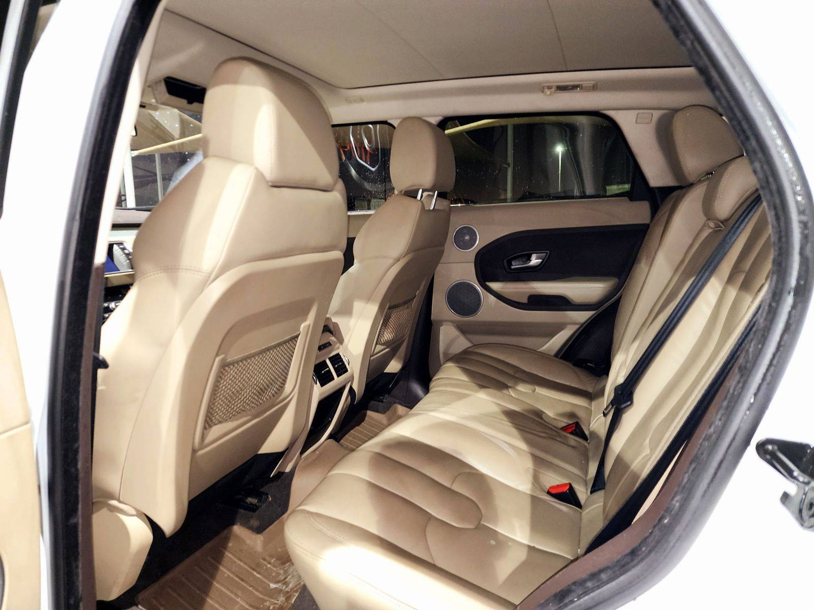 2014 LAND ROVER RANGE ROVER EVOQUE — 179513 Miles — Lot 41047135 — Souq - Marhaba Auctions Used Cars - Image 6