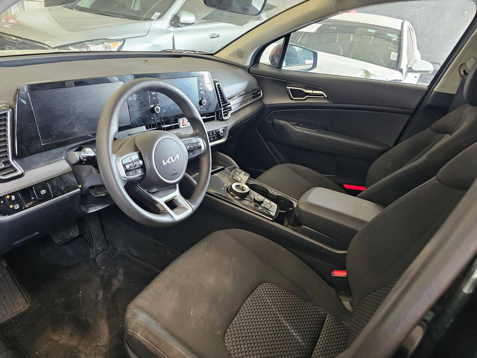 2025 KIA SPORTAGE — 40317 Miles — Lot 93907315 — Souq - Marhaba Auctions Used Cars - Image 8