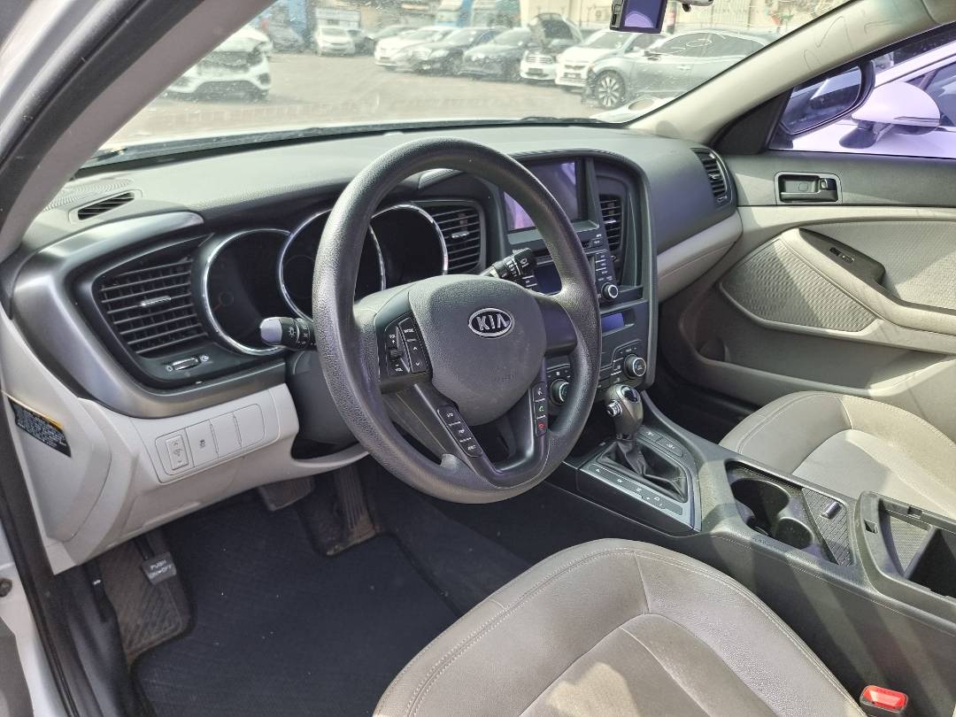 2011 KIA K5 — 111486 KM — Lot 165029 — Souq - Marhaba Auctions Used Cars - Image 8
