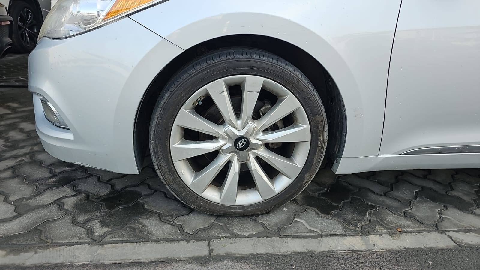 2014 HYUNDAI AZERA — 151526 Miles — Lot 1EA396426 — Souq - Marhaba Auctions Used Cars - Image 3