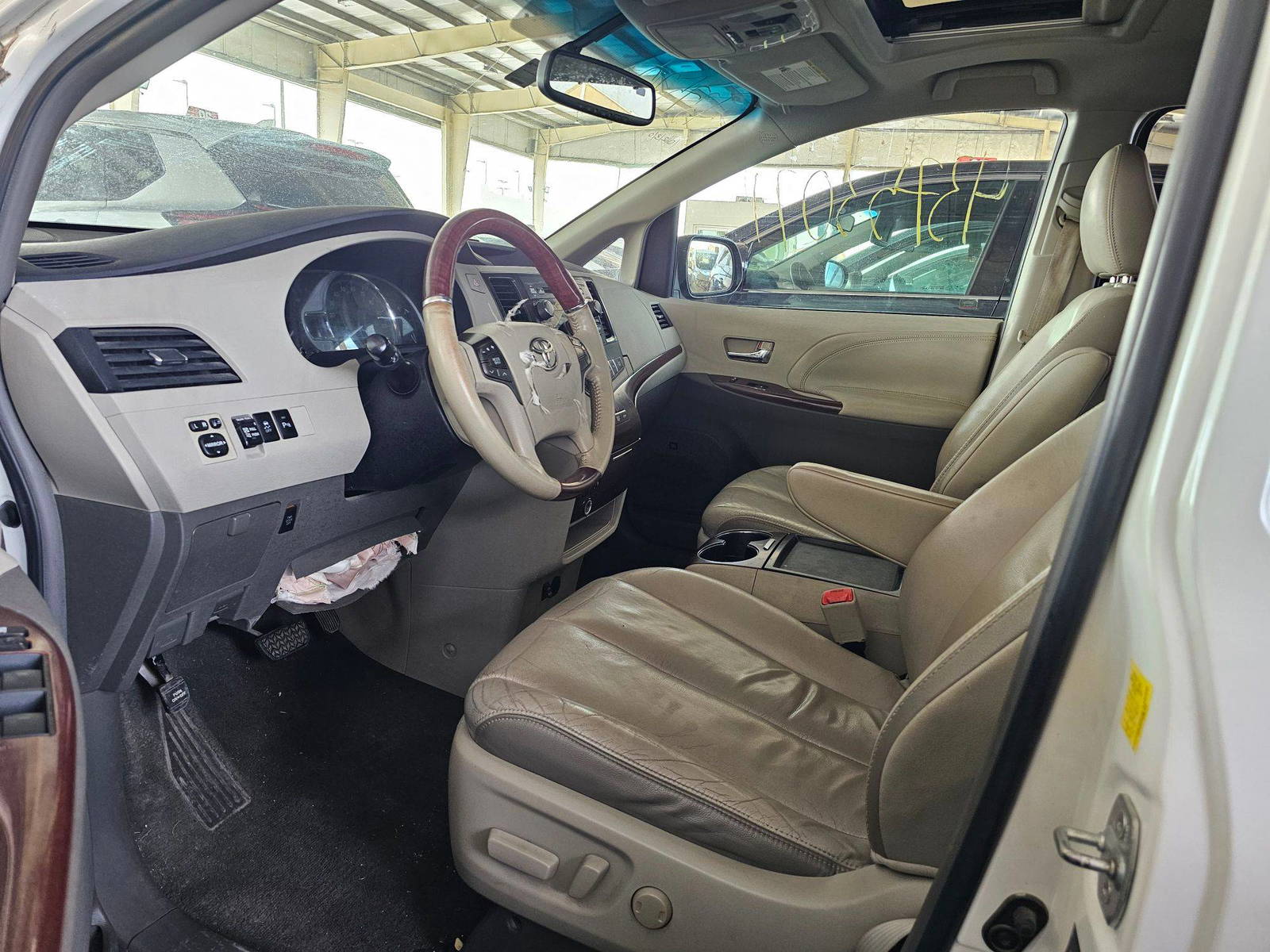 TOYOTA SIENNA 2011 - Marhaba Auction Used Cars - Image 9