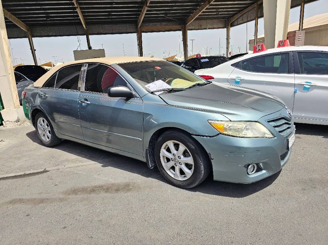 TOYOTA CAMRY