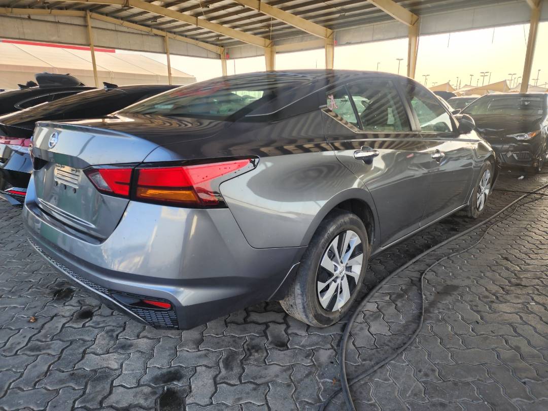 2021 NISSAN ALTIMA — 55189 Miles — Lot 98637 — Souq - Marhaba Auctions Used Cars - Image 4