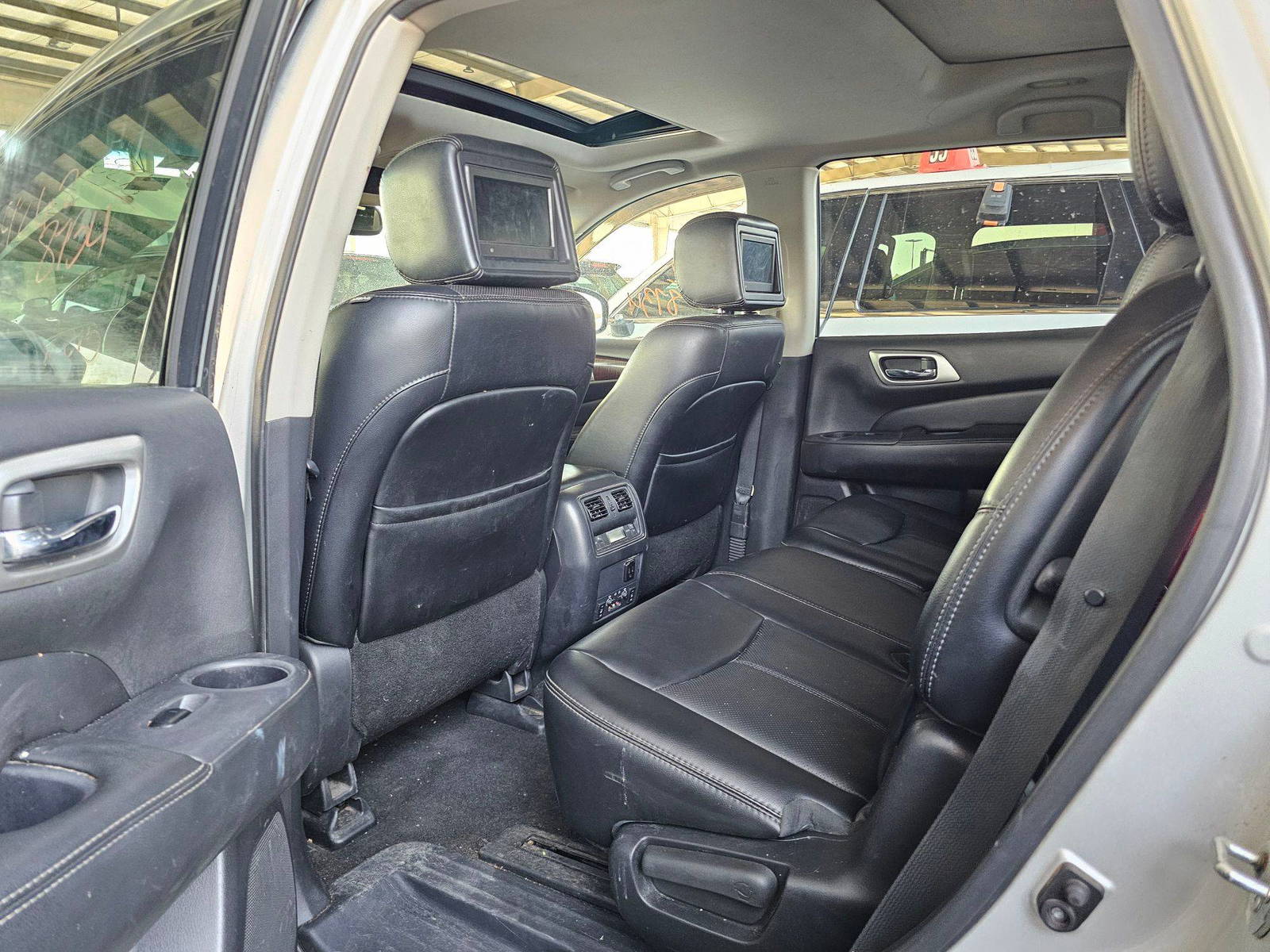 2015 NISSAN PATHFINDER — 294408 KM — Lot MXFC613832 — Souq - Marhaba Auctions Used Cars - Image 6