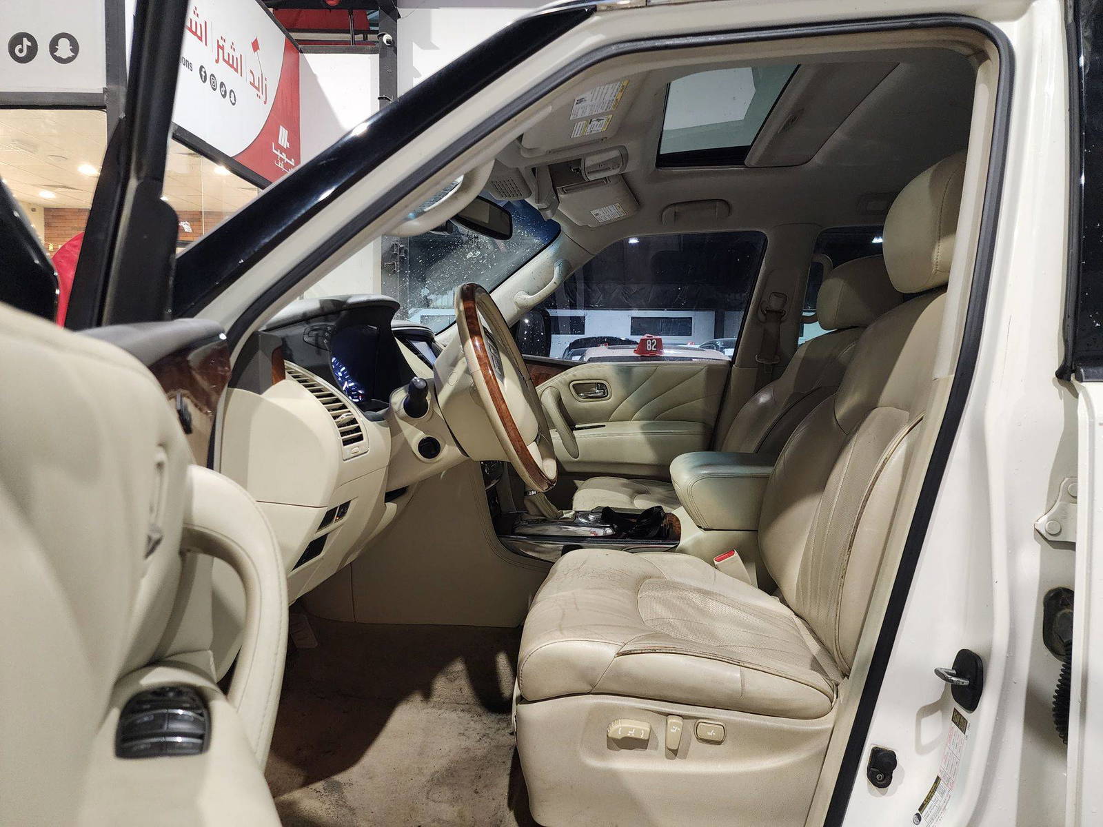 2015 INFINITI QX80 — 134816 Miles — Lot 40989112 — Souq - Marhaba Auctions Used Cars - Image 10
