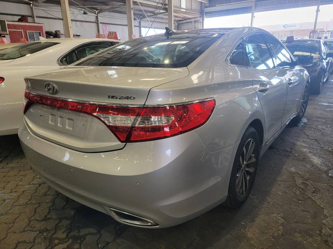 2012 HYUNDAI GRANDEUR — 147556 KM — Lot A162760 — Main - Marhaba Auctions Used Cars - Image 4