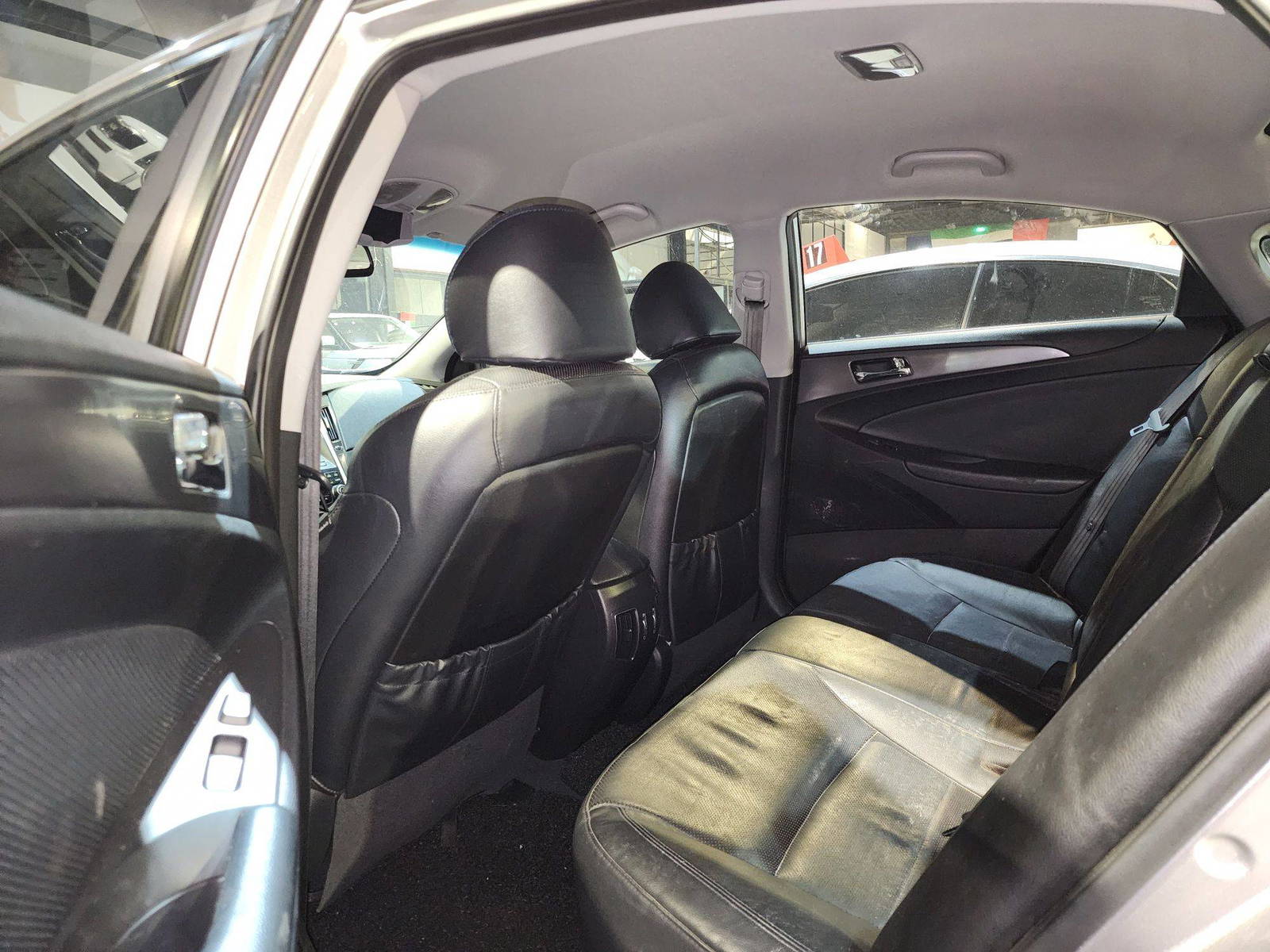 2012 HYUNDAI SONATA — 154472 KM — Lot 10936 — Al Quoz - Marhaba Auctions Used Cars - Image 7
