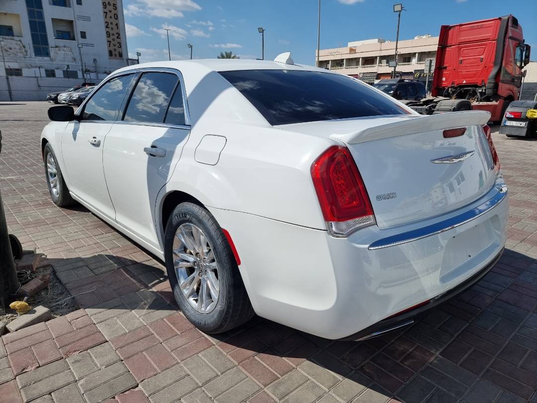 2018 CHRYSLER 300 — 175732 KM — Lot 2154187 — Main - Marhaba Auctions Used Cars - Image 5