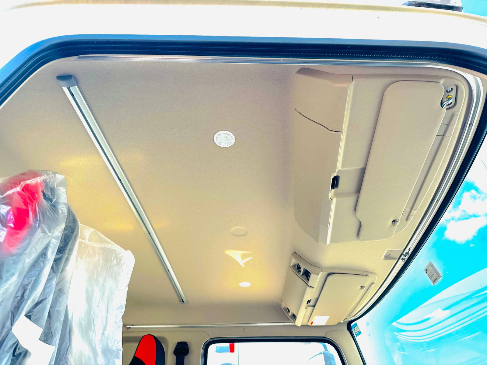 2023 HINO 500 — 284 KM — Lot 5P7710341 — Souq - Marhaba Auctions Used Cars - Image 8