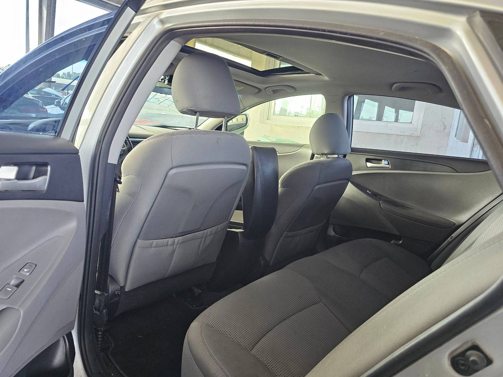 2014 HYUNDAI SONATA — 184731 KM — Lot EH864153 — Souq - Marhaba Auctions Used Cars - Image 6
