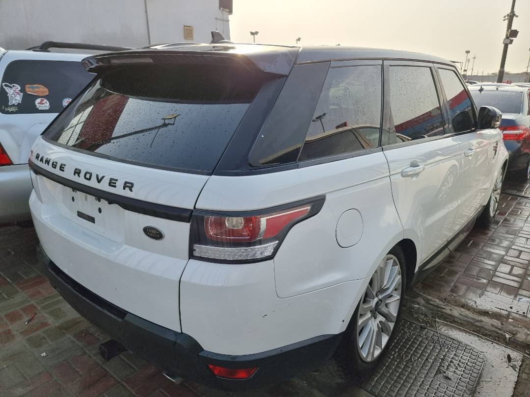 2016 LAND ROVER RANGE ROVER SPORT HSE — 151637 Miles — Lot 215487 — Ind. 12 - Marhaba Auctions Used Cars - Image 4