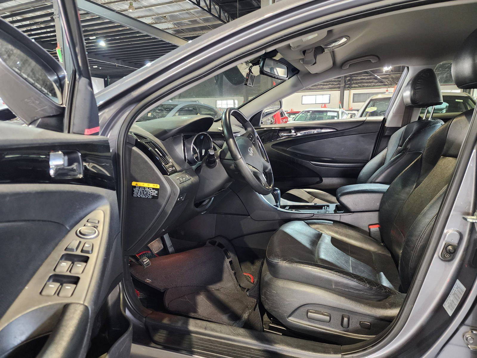 2011 HYUNDAI SONATA — 203034 KM — Lot 334906 — Al Quoz - Marhaba Auctions Used Cars - Image 10