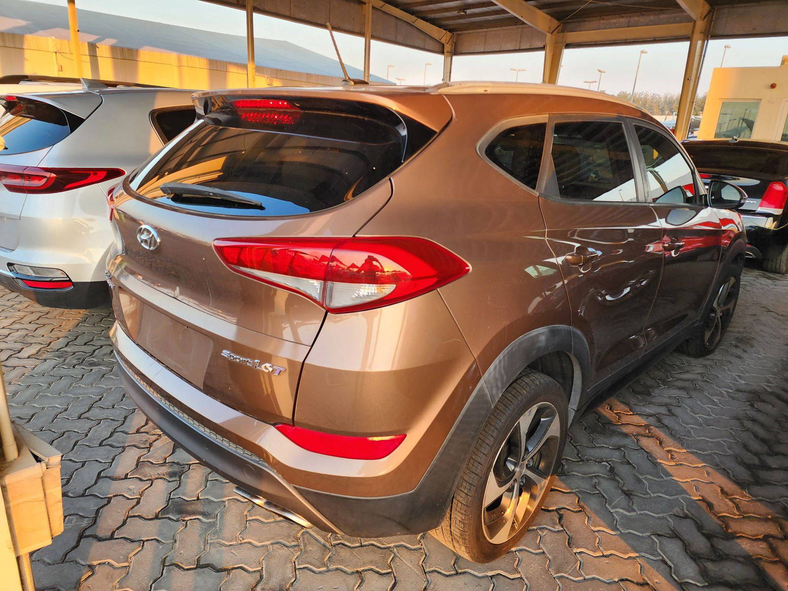 2016 HYUNDAI TUCSON — 122816 Miles — Lot 37779592 - Marhaba Auctions Used Cars - Image 4