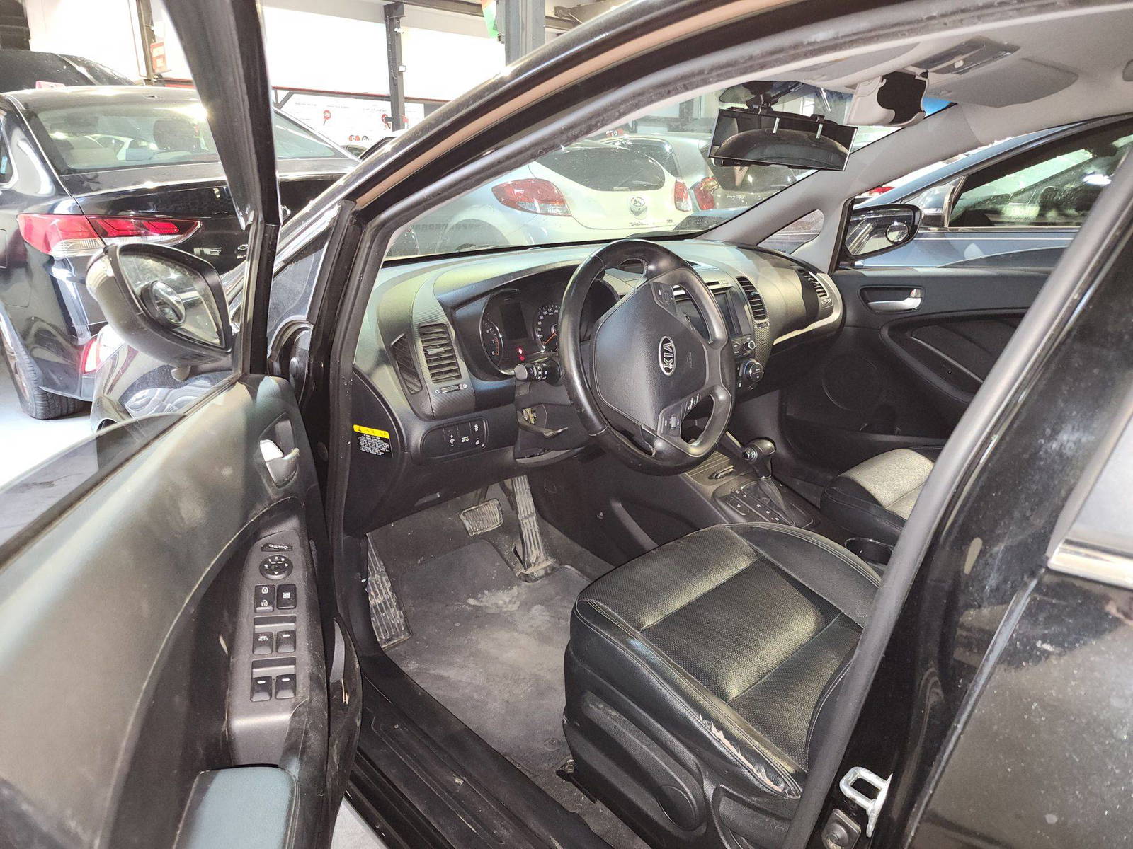 2013 KIA K3 — 170484 KM — Lot 011940 — Main - Marhaba Auctions Used Cars - Image 9