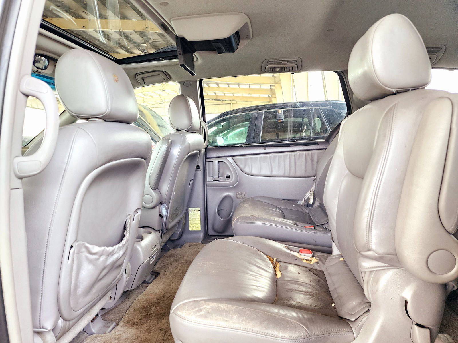 2004 TOYOTA SIENNA — 247231 Miles — Lot 40250755 — Souq - Marhaba Auctions Used Cars - Image 7
