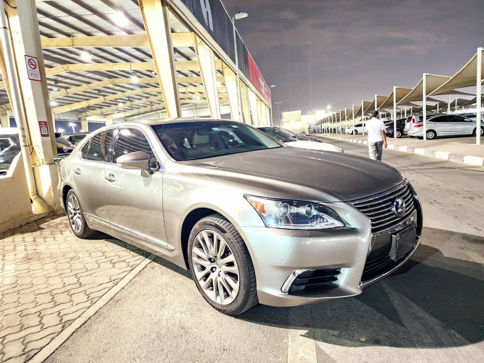 2016 LEXUS LS 460 — 180106 KM — Lot 5026475 — Souq - Marhaba Auctions Used Cars - Image 4