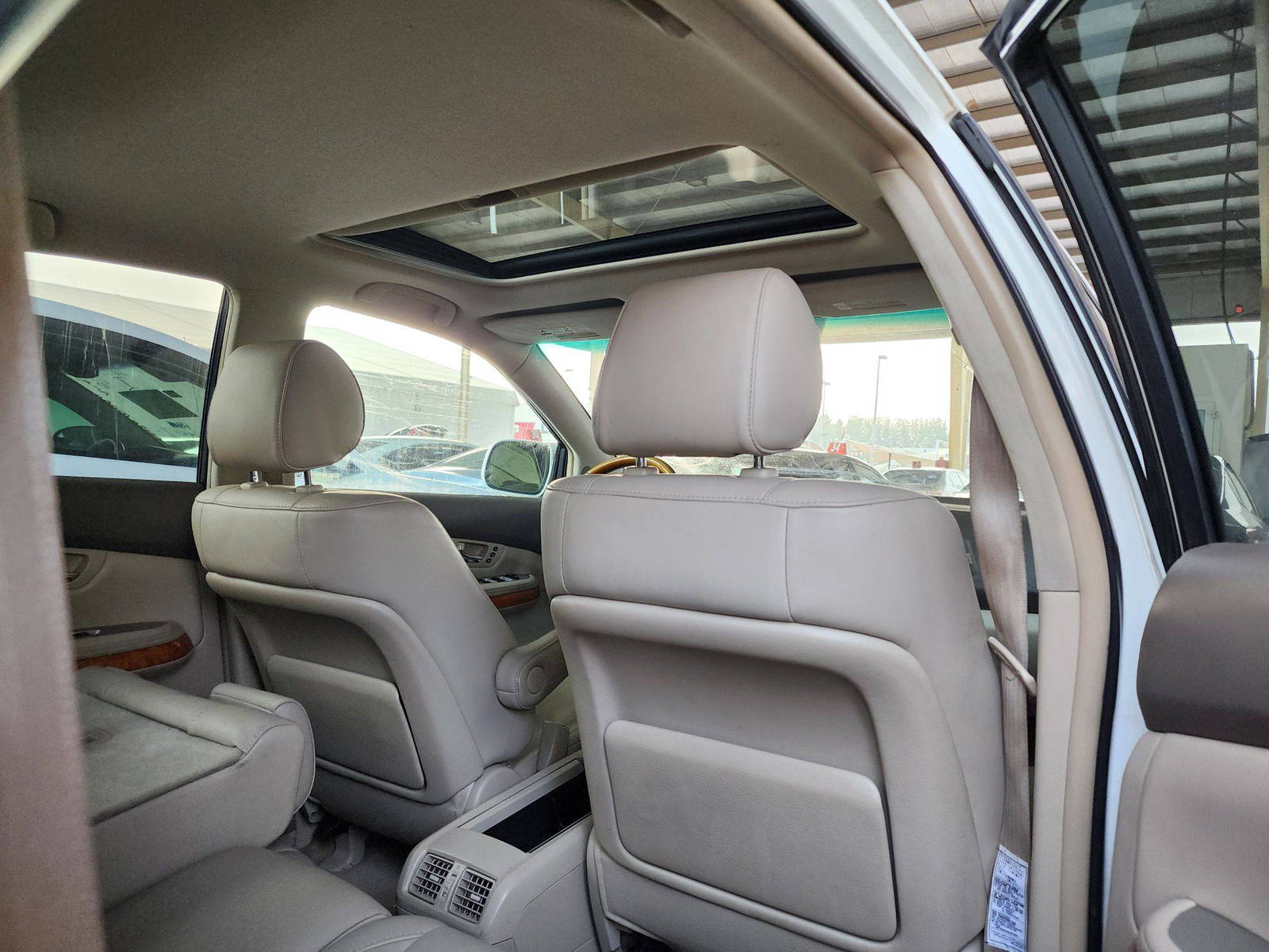 2007 LEXUS RX 350 — 236074 Miles — Lot 42870944 — Souq - Marhaba Auctions Used Cars - Image 5