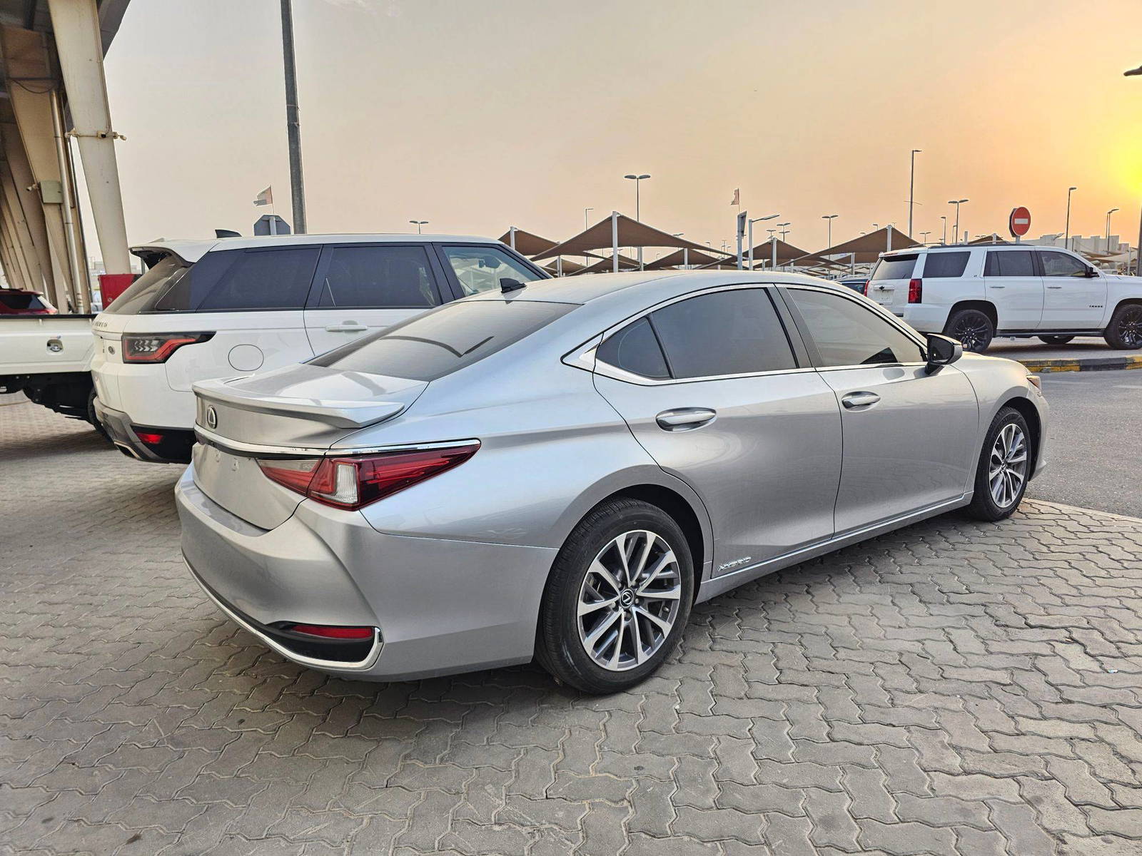 LEXUS ES 300H 2022 - Marhaba Auction Used Cars - Image 4