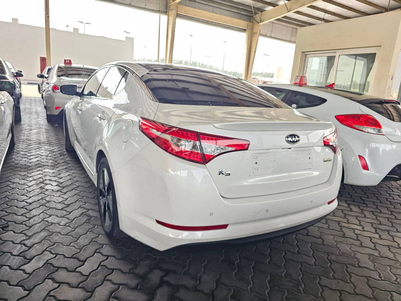2012 KIA K5 — 300011 KM — Lot 005706 — Souq - Marhaba Auctions Used Cars - Image 5