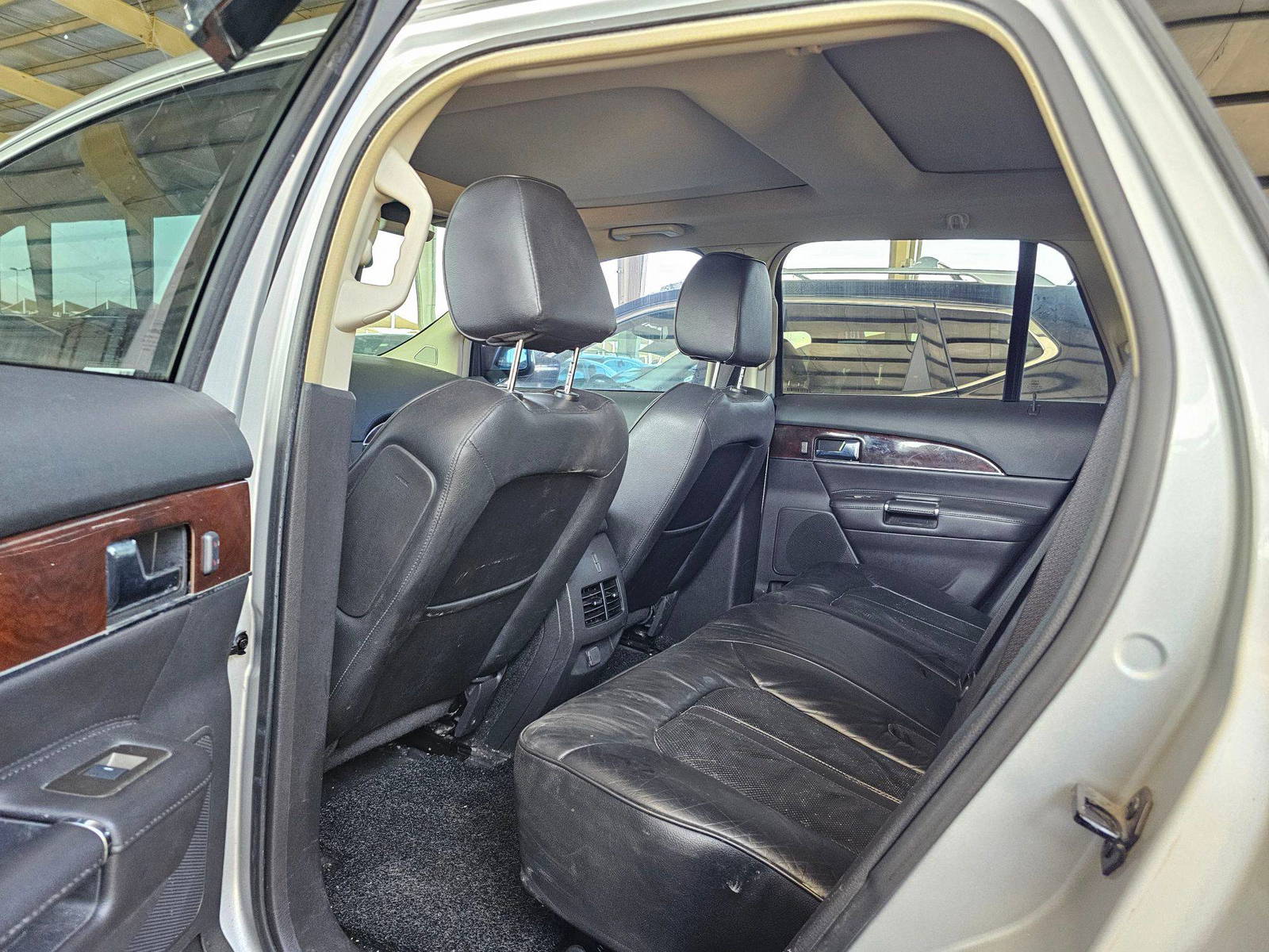 2013 LINCOLN MKX — 181036 KM — Lot L47148 — Souq - Marhaba Auctions Used Cars - Image 6