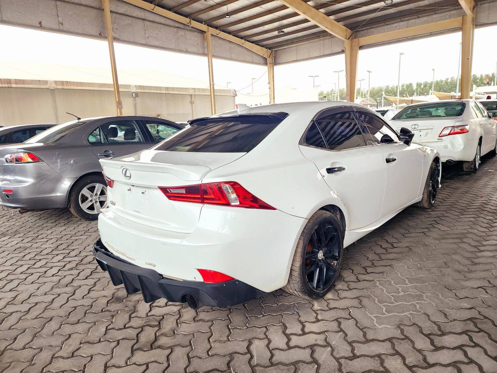 2015 LEXUS IS 250 — 176372 Miles — Lot 5023366 — Souq - Marhaba Auctions Used Cars - Image 5