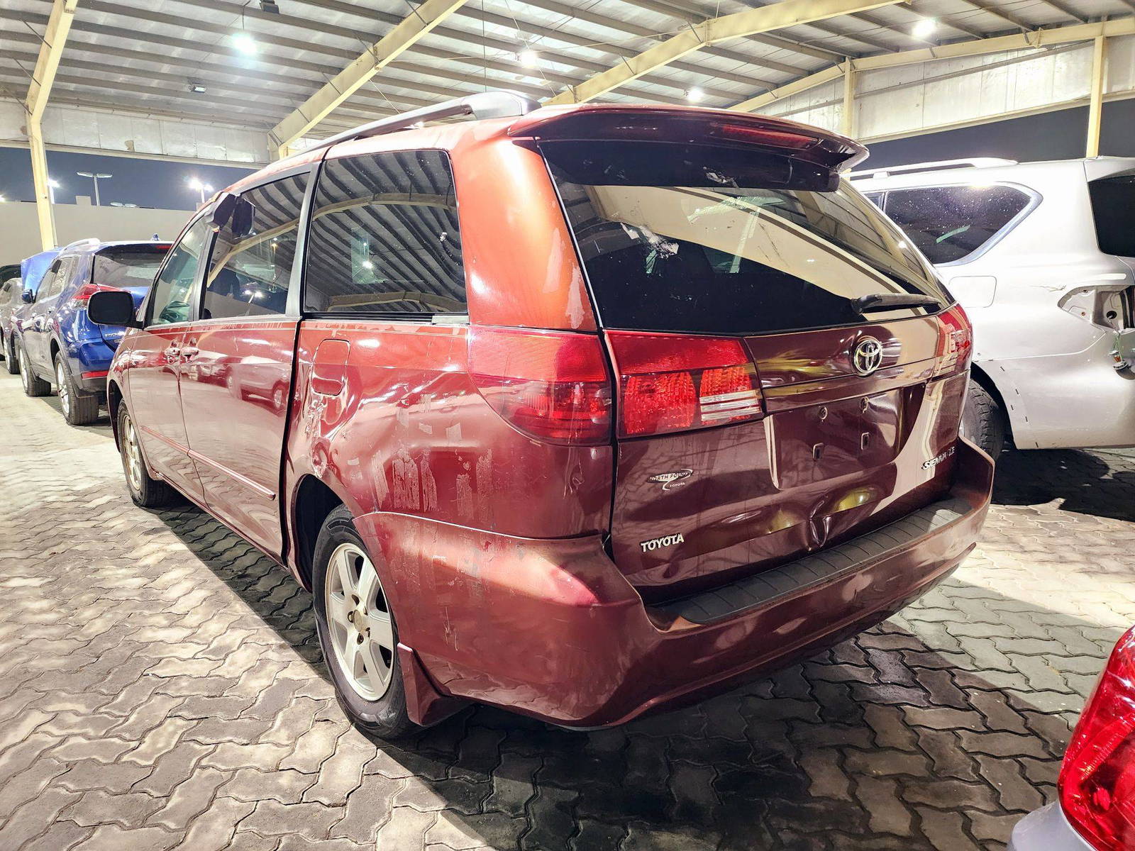 2004 TOYOTA SIENNA — 221505 Miles — Lot 4S086990 — Souq - Marhaba Auctions Used Cars - Image 5