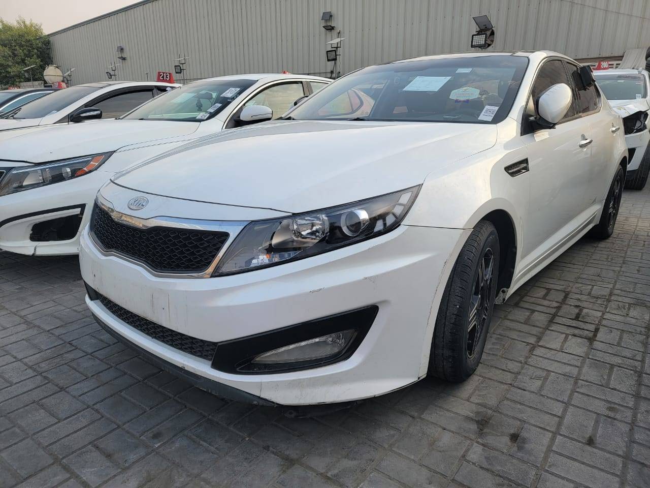 2011 KIA K5 — 172084 KM — Lot 098832 — Main - Marhaba Auctions Used Cars - Image 4