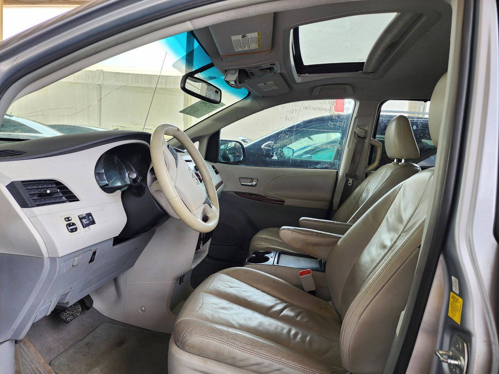 2011 TOYOTA SIENNA — 180135 Miles — Lot 98777 — Souq - Marhaba Auctions Used Cars - Image 10