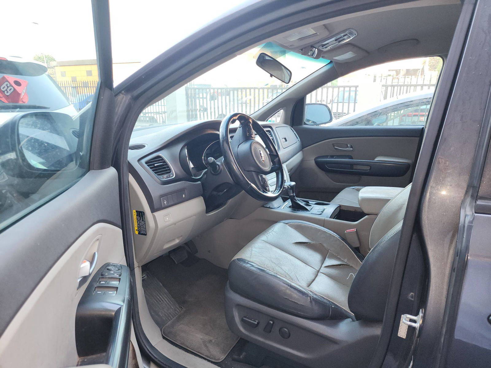 2017 KIA SEDONA — 144120 Miles — Lot 58873615 — Al Quoz - Marhaba Auctions Used Cars - Image 9