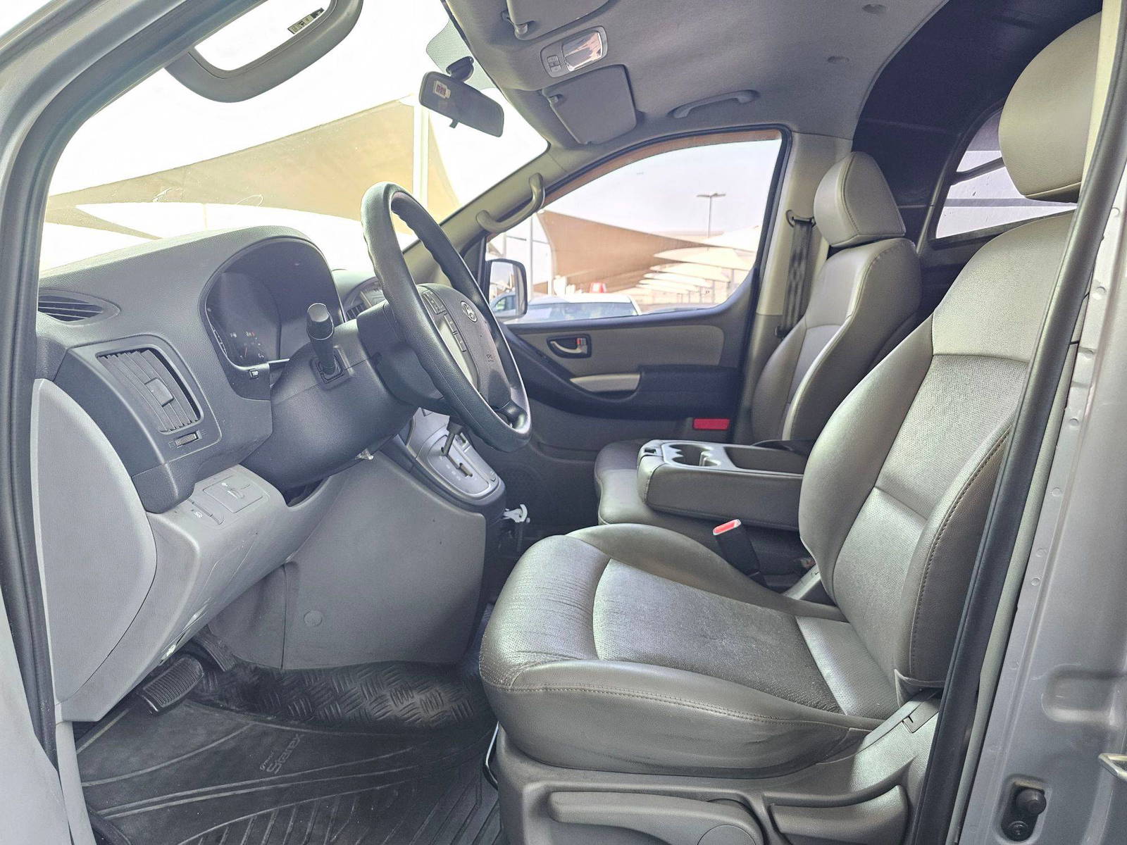 2015 HYUNDAI GRAND STAREX — 176220 KM — Lot 703955 — Souq - Marhaba Auctions Used Cars - Image 7
