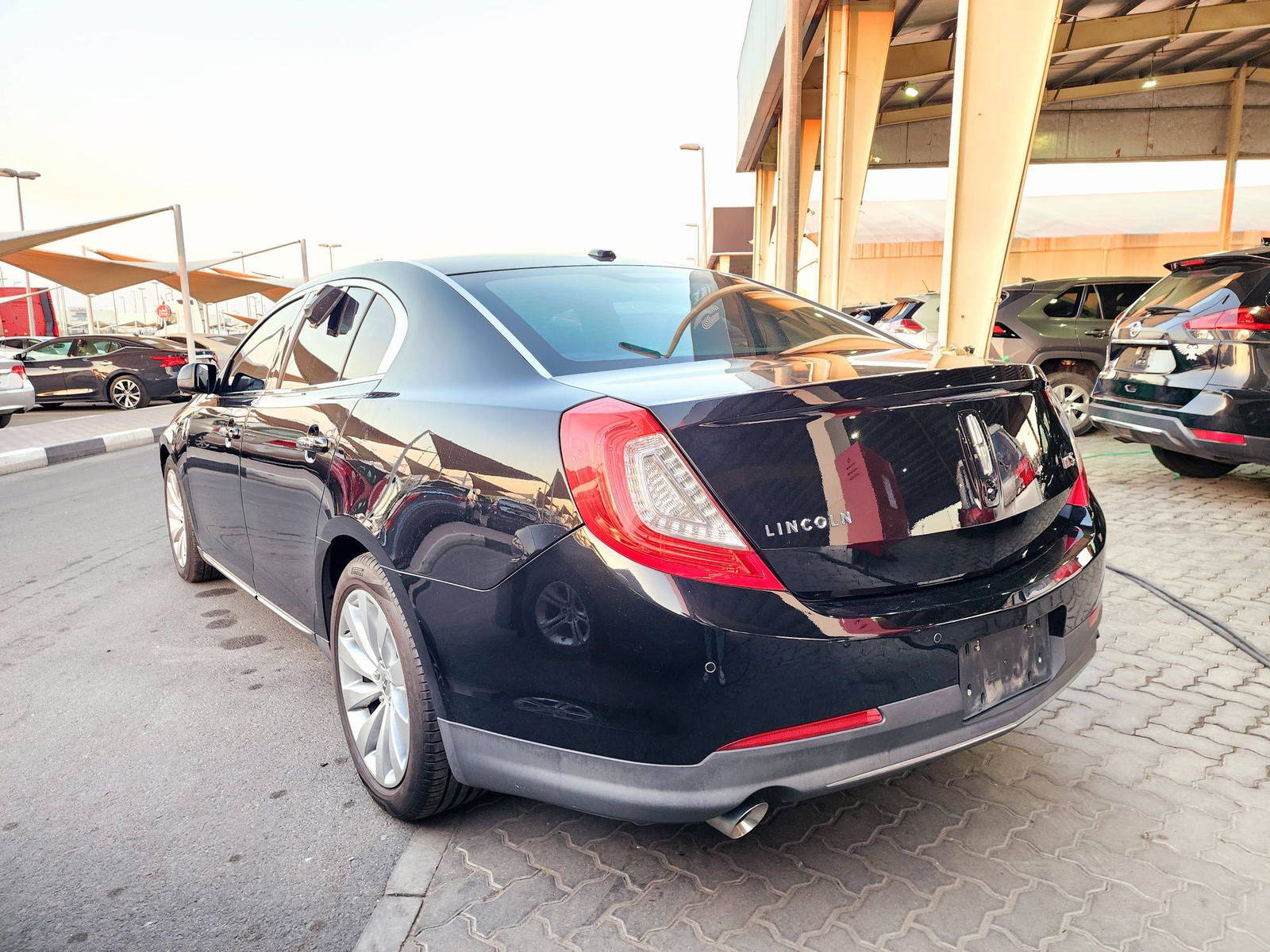 2014 LINCOLN MKS — 175445 KM — Lot K9EG604702 — Souq - Marhaba Auctions Used Cars - Image 5